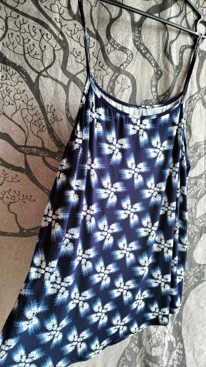 débardeur bleu marine à motifs